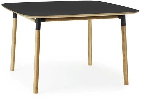 Normann Copenhagen Form Eettafel 120 x 120 cm Zwart/Eikenhout